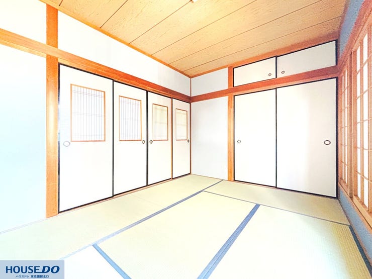 心が和むい草の香りと伝統的な畳敷きが魅力の和室です☆客間やお昼寝スペースとして、ゆったりとした和みの時間を楽しめますね♪