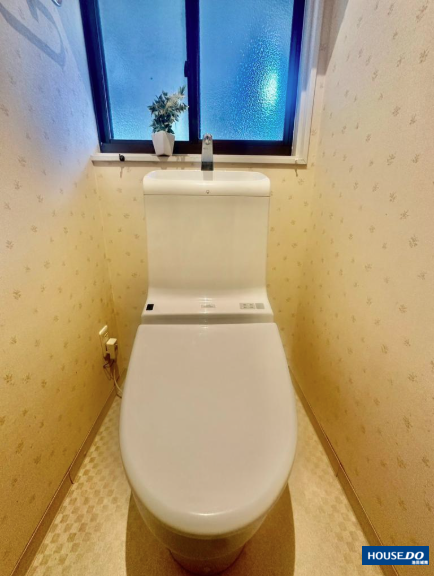 ◇トイレにも大きい窓があり明るさ◎