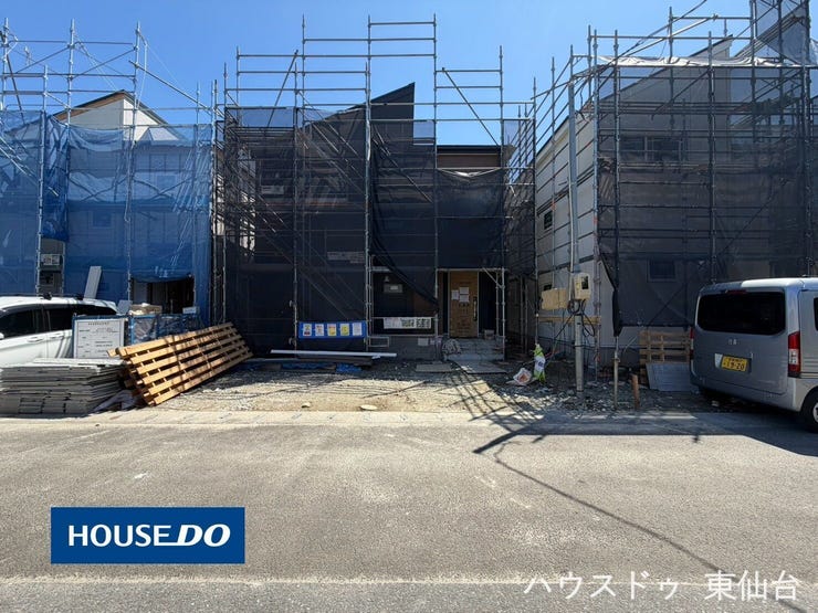 【外観】
家族が自然と集まる明るいLDKを中心に、暮らしやすさを重視した間取り♪
収納を多く設け、生活動線にも配慮、長く快適にお住まいいただける住まいが建築中です♪