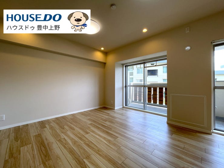 【外観】
【リビング】
約13.2帖のリビングは隣の洋室と一体利用が可能。開放的な空間が生まれ、家族で過ごす時間がより快適になります。