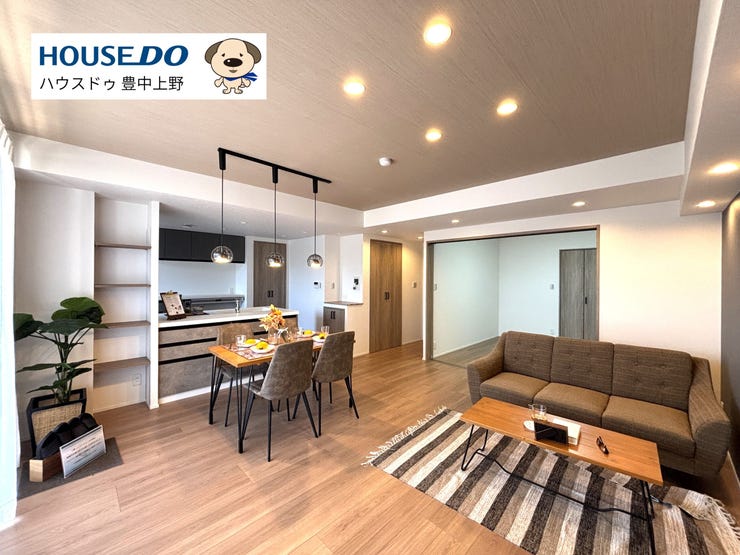 【外観】
【LDK】
約18.8帖の広々LDK!南東向きの広々テラスに面し、明るい日差しが差し込みます♪開放的な室内です!