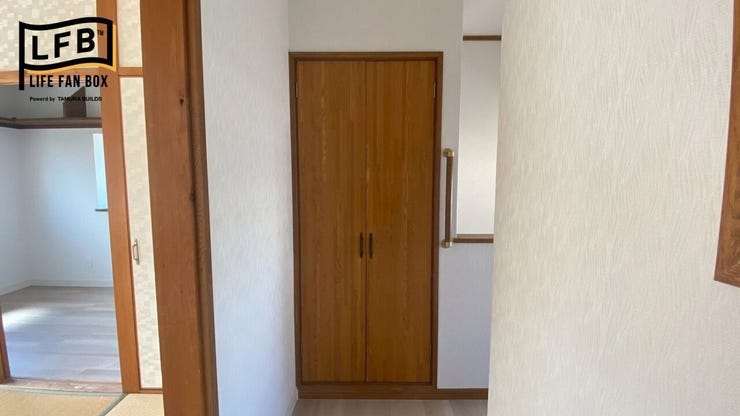 2階廊下にも収納がございます♪掃除用具などを入れておくのに便利ですね!