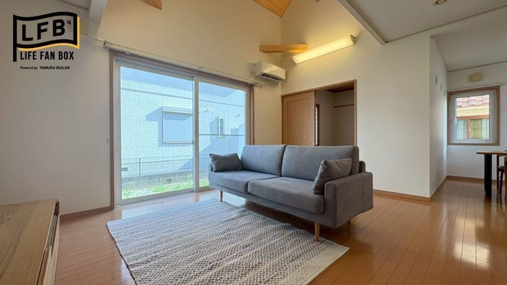 天気の良い日はお庭側の窓からやわらかな光が差し込みます♪