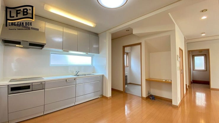 キッチン前にダイニングテーブルを置くことができます♪