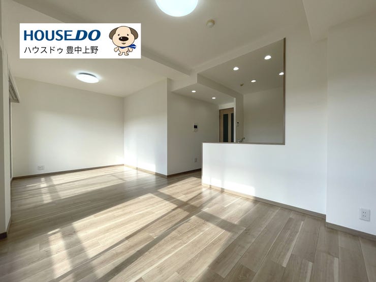【外観】
【LDK】
約16.1帖の広々お使いいただけるリビングには明るい日差しが差し込みます。