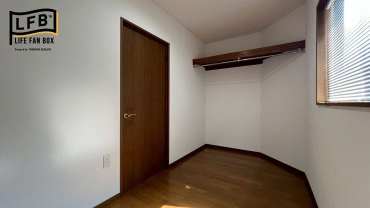 7帖洋室にあるウォークインクローゼットです。約3帖分あるので収納には困りませんね♪