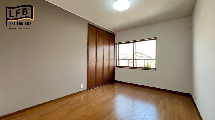 2階の6帖洋室です。各居室に収納があります♪