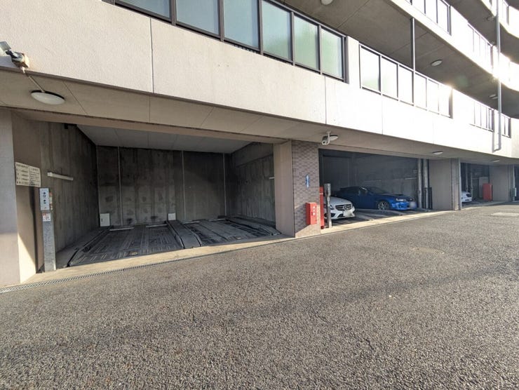 敷地内にある駐車スペースです。空き状況は、お気軽にお問合せください。