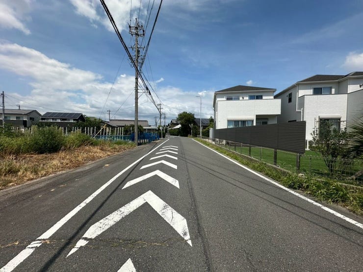 ◆北西道路 幅員約7.3m 間口12.40mありますので、お車の出し入れがラクラクです♪