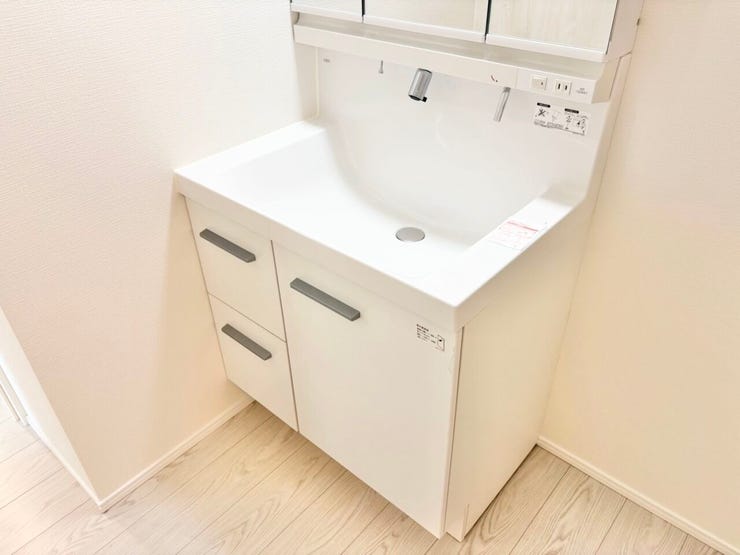 水栓が上部についているため、水垢が付きにくく、お手入れしやすそうです♪