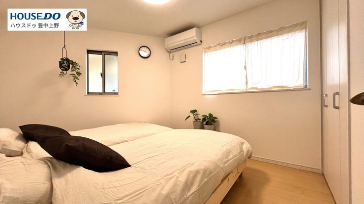 【外観】
【2階洋室】
2階に洋室が2部屋あり、寝室や子供部屋としてお使いいただけます♪