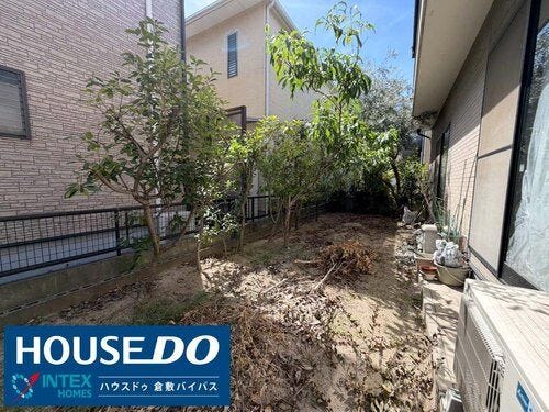 【緑に癒やされる私だけのプライベートガーデン!】
緑豊かな木々に包まれた趣あるお庭スペース!ガーデニングやお子様のちょっとした遊び場にも♪四季折々の自然を感じながら楽しく過ごせそうですね!