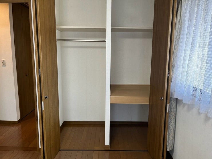 2階北東側洋室の収納
見渡しやすく衣類等の管理がしやすいです♪