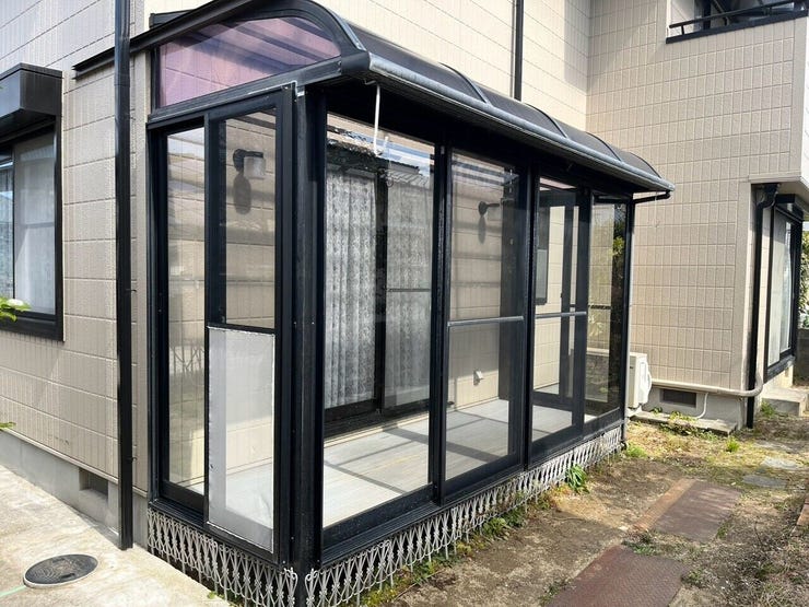 1階南側のサンルーム。
天候に左右されることなく洗濯物を干すことができます♪
サンルーム内は冬でもあったか♪