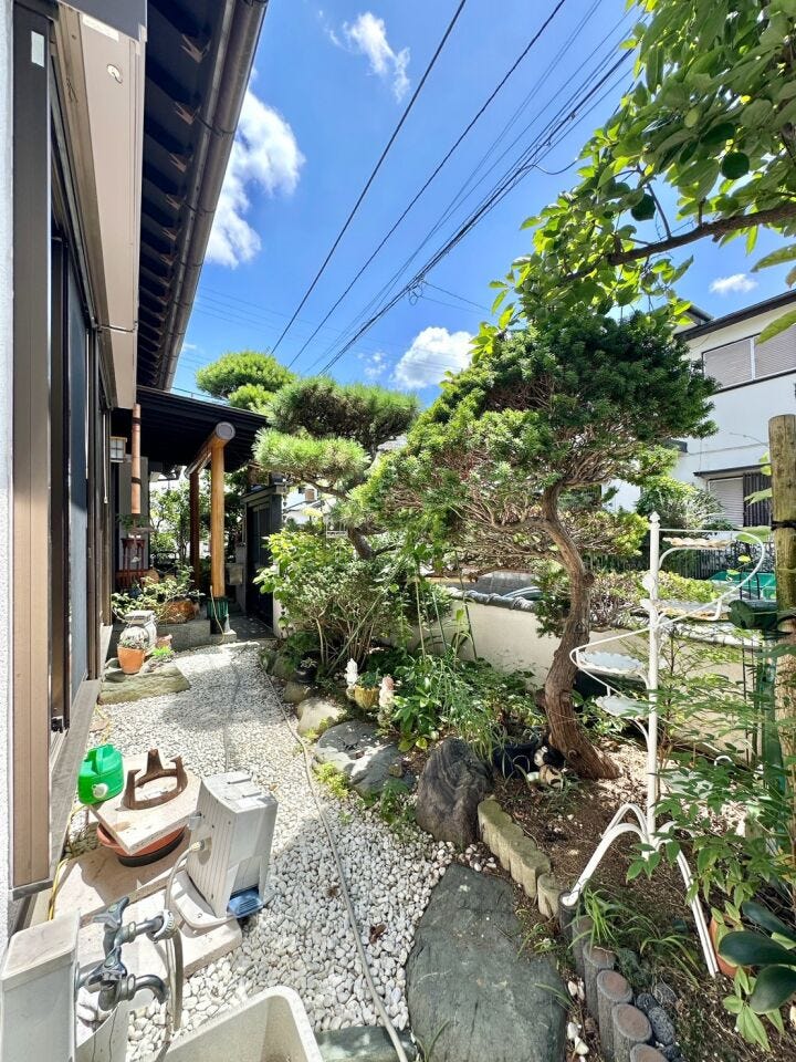 暮らしに彩りを添えてくれるお庭付き。季節の草花を楽しんだり、ちょっとしたガーデニングをしたり、日々の暮らしを豊かにしてくれます。