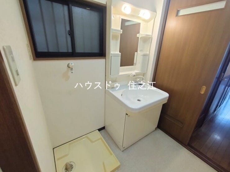 ゆったり広々とした洗面所です
