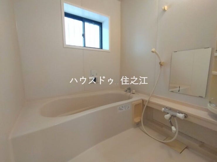 お子様と一緒にバスタイムを楽しめる広々浴室