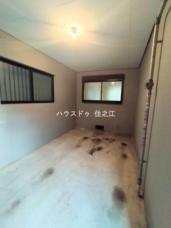 シャッター付ガレージです。防犯対策にもなり安心ですよ