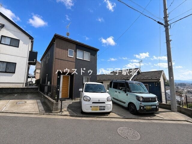 【外観】
4LDKの間取り、駐車は2台可能です。
