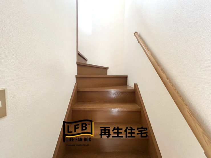 二階に上がる階段です♪