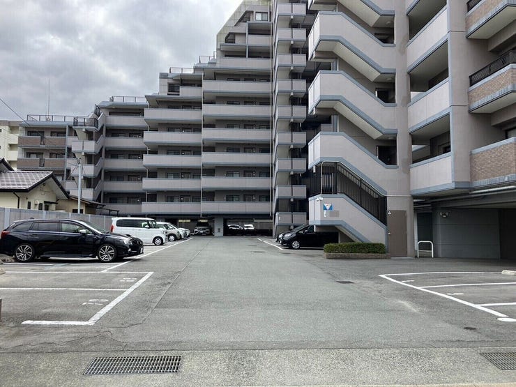 駐車場です。当マンション総戸数79戸ー駐車区画78台。
