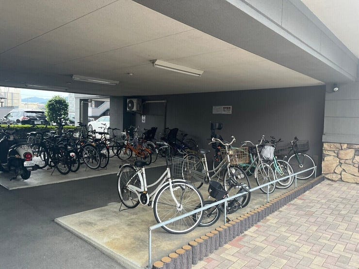 駐輪場になります。エントランスすぐ横なのでアクセスに便利です。