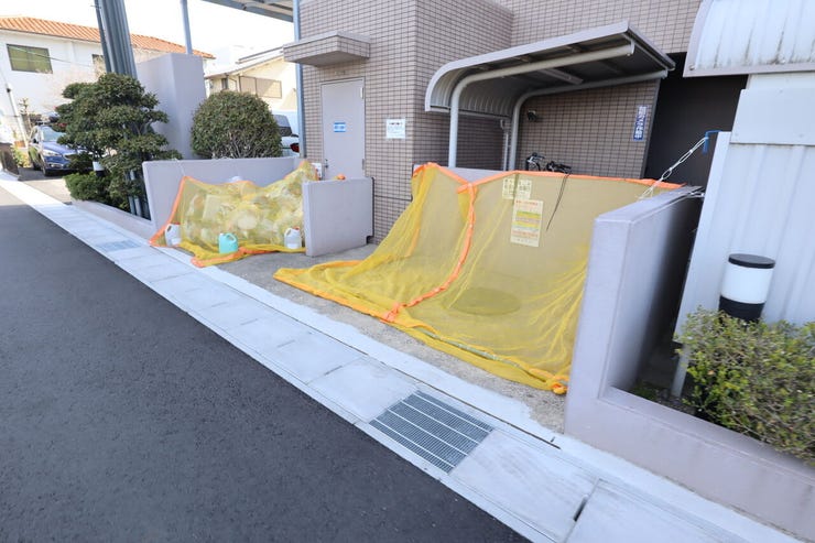 ゴミ捨て場
敷地内にあるので朝のごみ捨てが楽々♪
