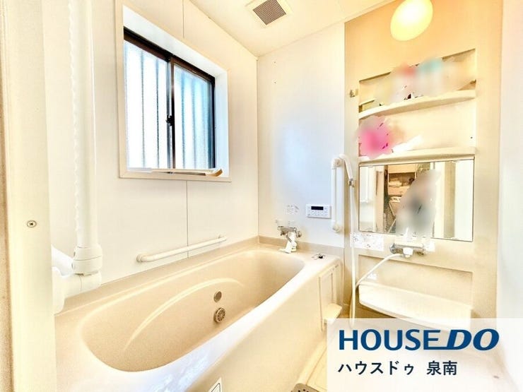 快適な使い心地とゆとりある空間が1日の疲れを解きほぐすバスルーム。空間も浴槽もゆったりのびのび使えるゆとり設計。広く感じるゆとり設計で快適なリラックスタイムを過ごせます。