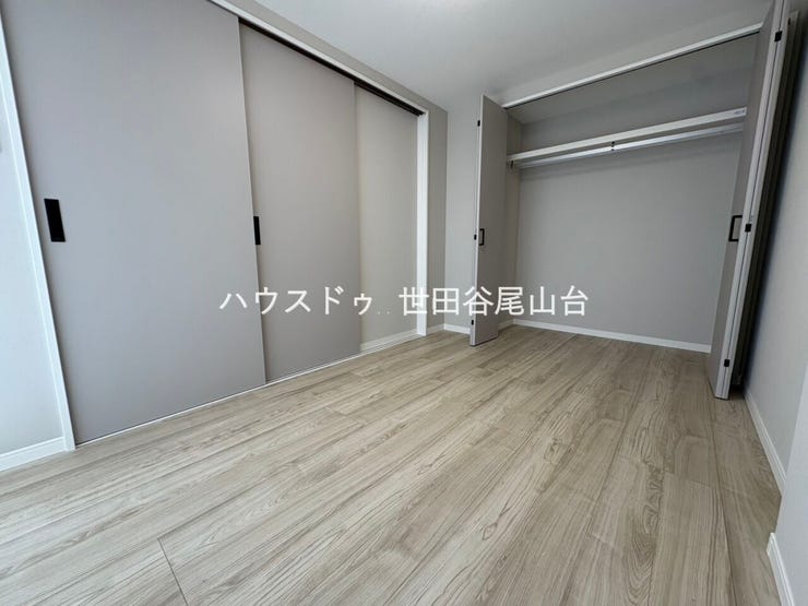 LDKと直結した洋室は、引き戸を閉めればプライベートな空間として利用することもできます。