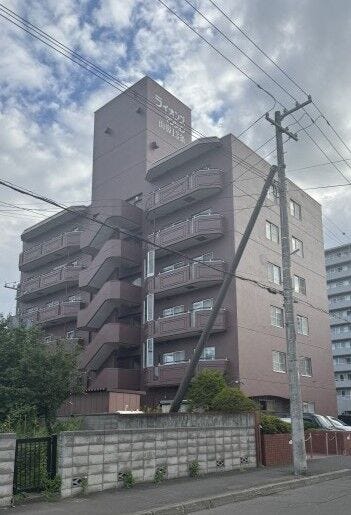 【外観】
重厚感あふれる落ち着いた佇まい。中央区山鼻エリアに位置する6階建てマンション