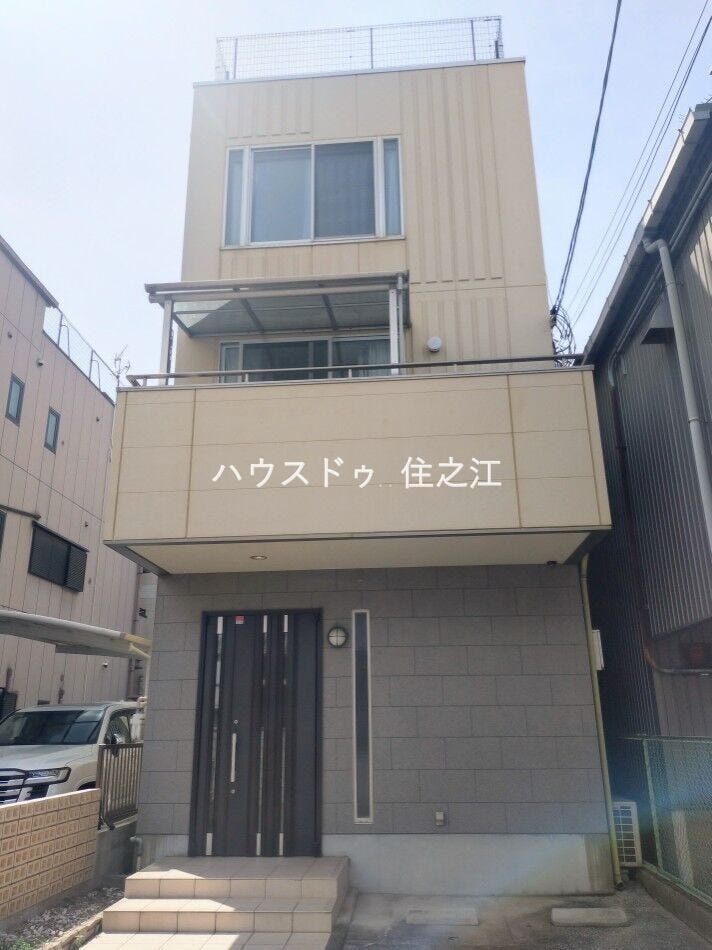 ★ガレージに物置等を設置して収納庫にするのもいいですね♪