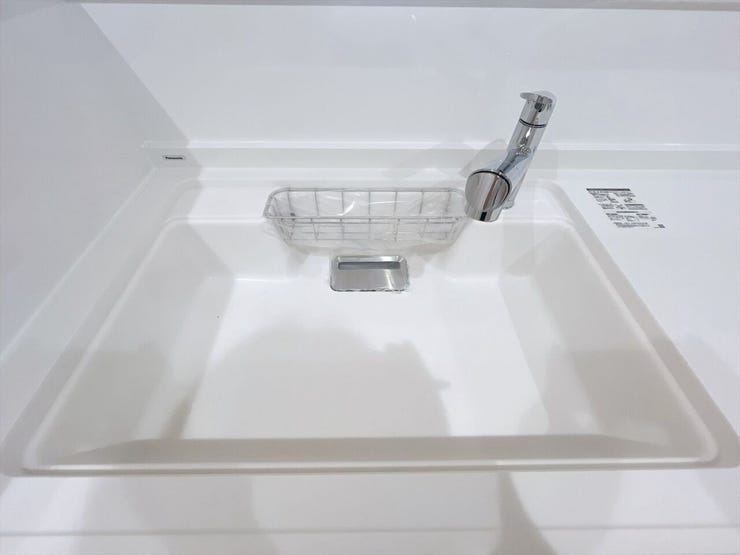 【浄水器付き水栓】
水道の蛇口に浄水機能が一体化されているため、ペットボトルの水を買わずに飲み水として使用することが出来ます!
水道水の不純物を除去し、安全で美味しい水を家庭で簡単に利用できます♪
