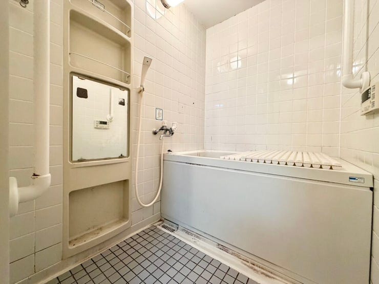 浴室とトイレが別々になった、バストイレ独立タイプ!お客様が来た時も気兼ねなく使ってもらえますし、洗い場もゆったり使えて快適ですね♪