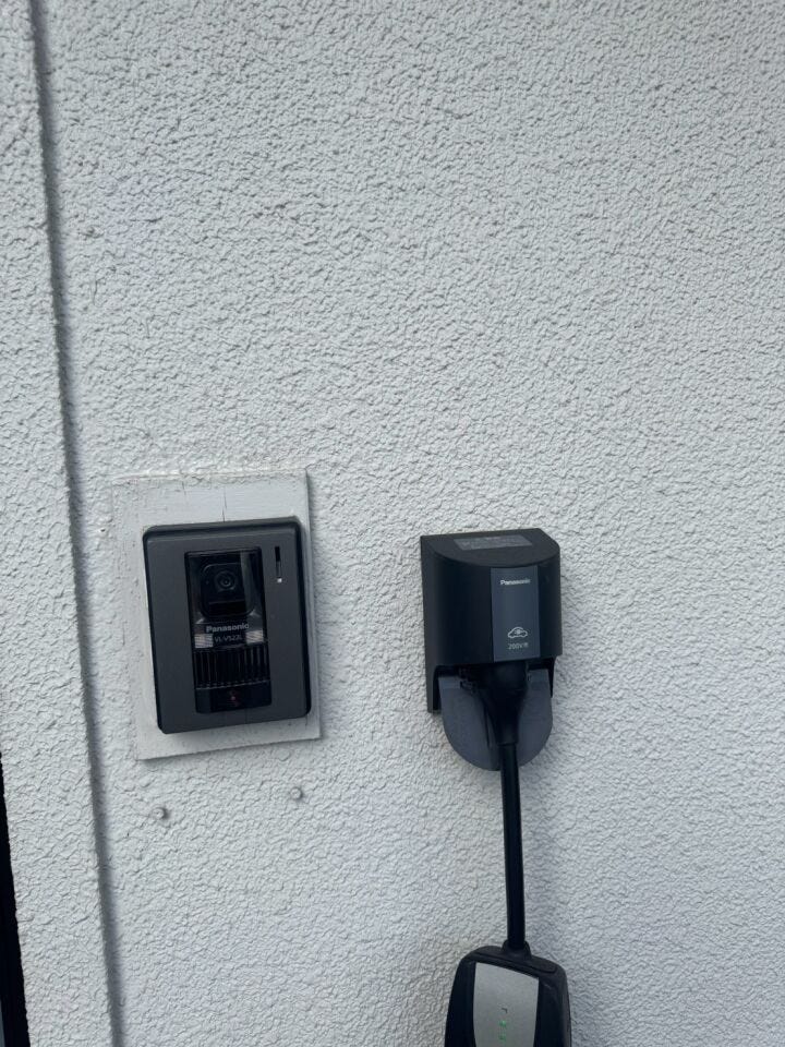 電気自動車充電コンセント