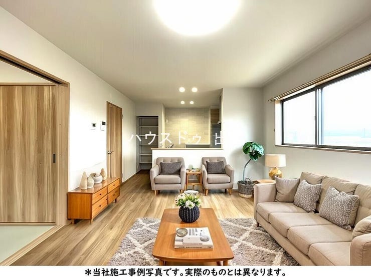 LDKはたたみコーナー付き19帖。対面キッチンは手元が見えにくいので、生活感を感じにくくすっきりさせたい方におすすめ。
※イメージのため実際のものとは異なります。家具や小物は付帯しません。