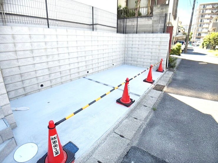 ◎カースペース(8/8撮影)
ゆったりとしたカースペース。
車通りも多くないので駐車が苦手な方な方でも安心して駐車することができます!
