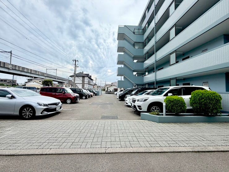 平面タイプの駐車場になります。2026年4月時点空き有。