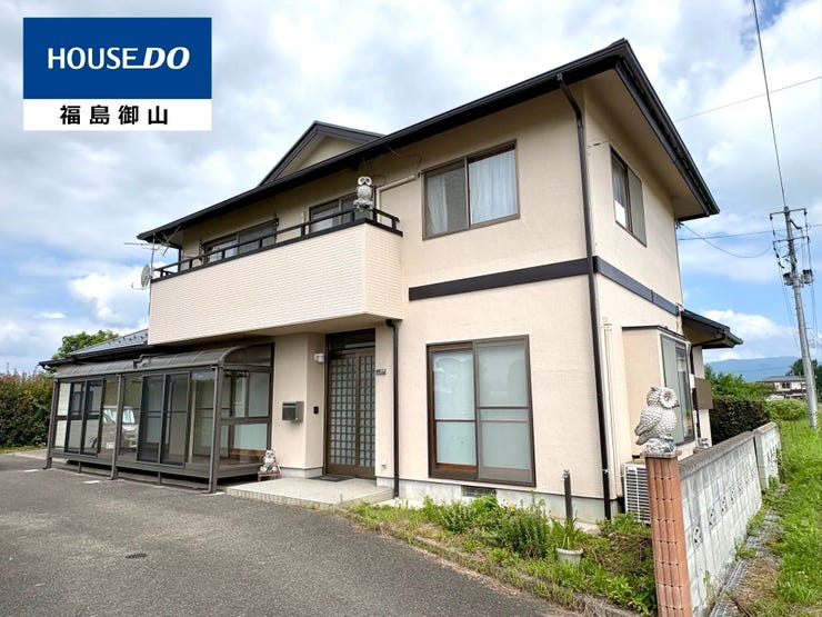 1階にはサンルームがあり洗濯物干しに便利です