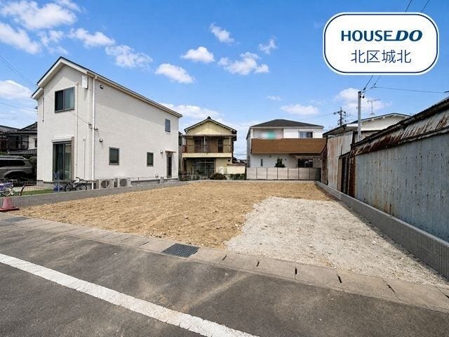 ◆玄関上部の吹抜けが迎える開放的なエントランス
◆廊下と居室をつなぐ便利なウォークスルークローゼット
◆天候を気にせず使いやすいインナーバルコニー