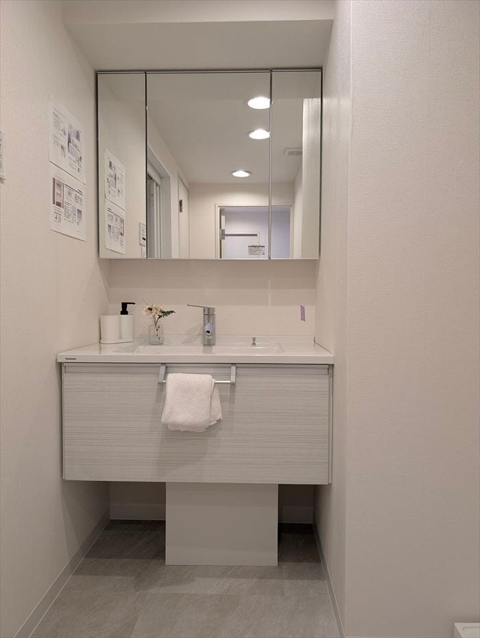 洗面からお化粧まで!忙しい朝の準備にぴったりな洗髪洗面化粧台付き!!