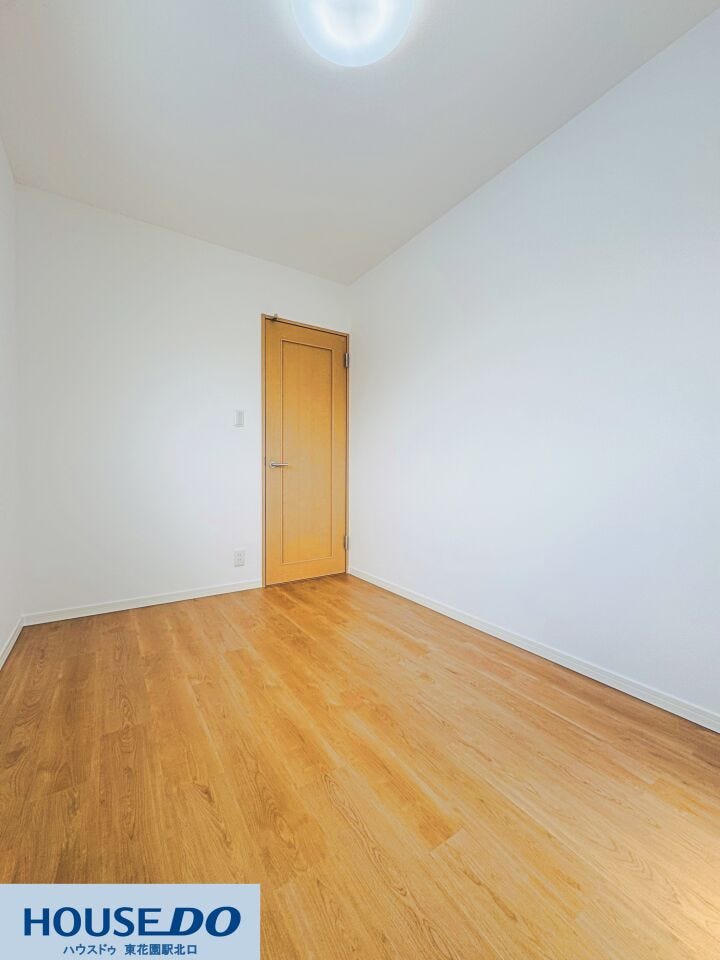 ナチュラルな木目のフローリングが魅力のお部屋です!温かみのある雰囲気でリラックスできます♪インテリアのレイアウトも自由自在☆