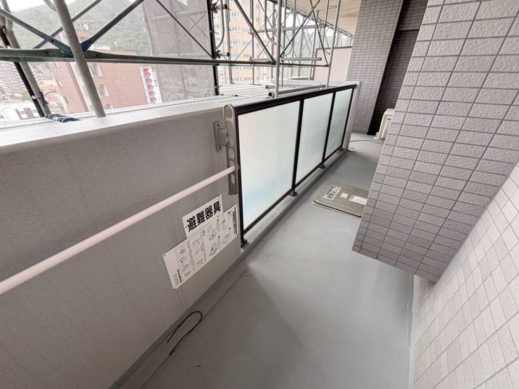 《バルコニー》
横に広くなったバルコニー。
日当たりも望めるのでお部屋の中も明るくなります!