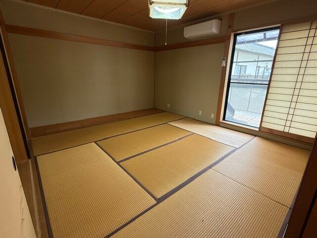 2階北側 8帖の和室です。
