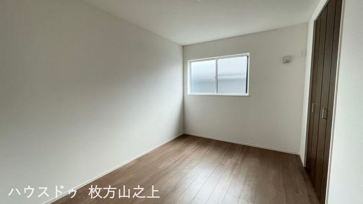 シンプルで家具のレイアウトがしやすい洋室♪