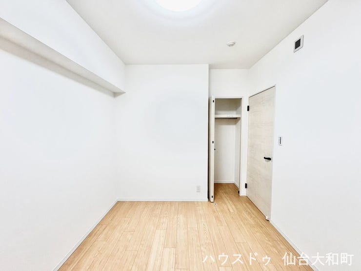 洋室5.5帖。居室のすべてに収納が付いています◎