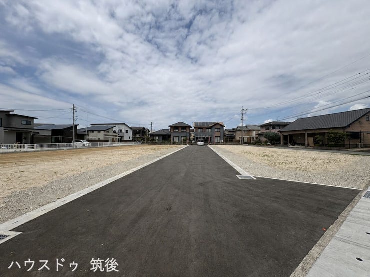 【前面道路幅員約6.0m】車すれ違いや駐車もスムーズに行える広々道路!開放感ある分譲地で安心快適な生活を始めませんか。お気軽にお問い合わせください。