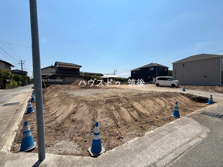 道路側から見た3号地。建築条件はなく、お好きなハウスメーカー・工務店で建築可能です。