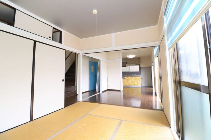 【1F和室6帖】
リビングと和室が続間になっており、開放感のある空間です