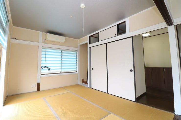 【1F和室6帖】
押入付きの和室。布団なども楽々収納できます