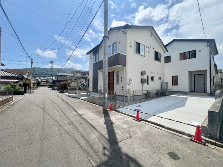 前面道路を含む現地の様子です。ぜひ現地で周辺環境もご確認ください♪